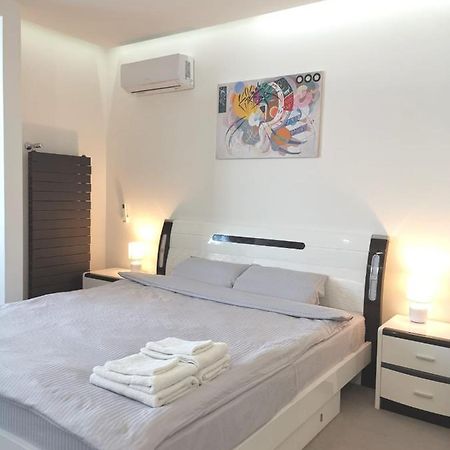 Stylish Riverside Apartments In Riviera Complex Николаев Экстерьер фото