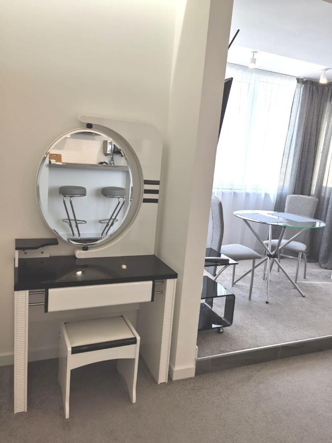 Stylish Riverside Apartments In Riviera Complex Николаев Экстерьер фото